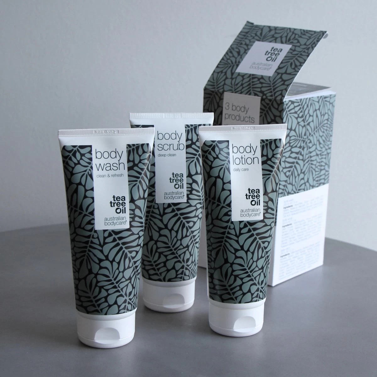 Australian Bodycare Body Treatment - 3 Producten Tegen Puistjes, Een Onzuivere Huid En Mee–eters Op De Rug En Billen Gebaseerd Op Tea Tree Olie - Bevat Douchegel En Peeling Om Je Huid Te Reinigen En Bodylotion Om Je Huid Te Hydrateren En Verzorgen - Afbeelding 2